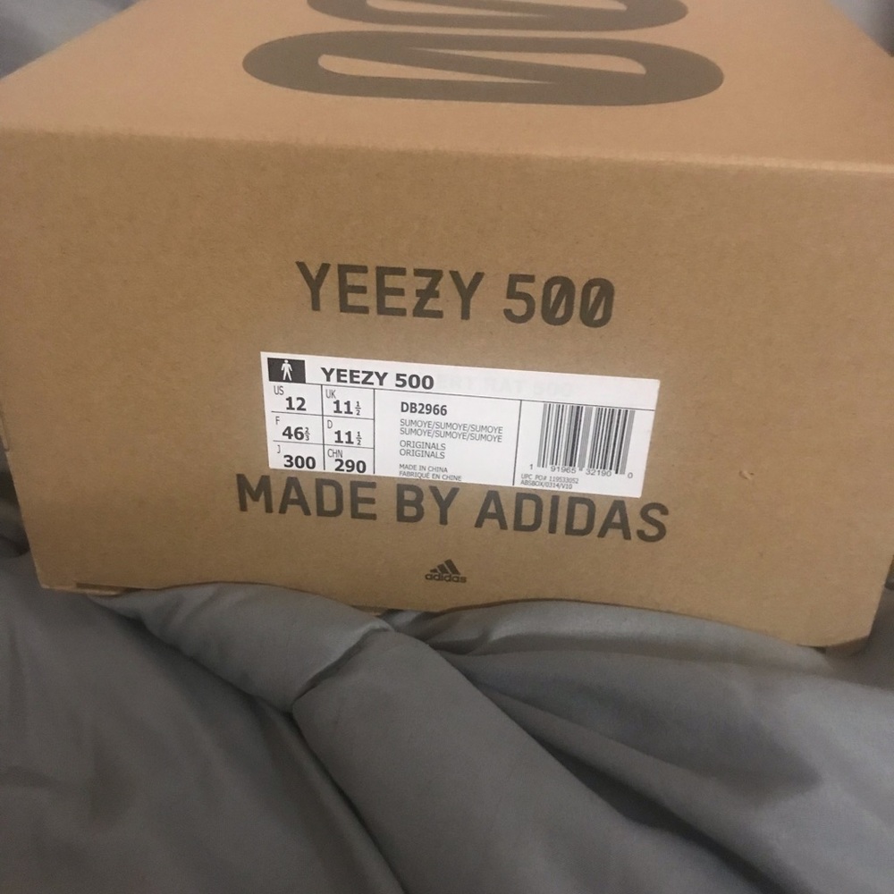 Brand new yeezy 500 worn once // negotiable
